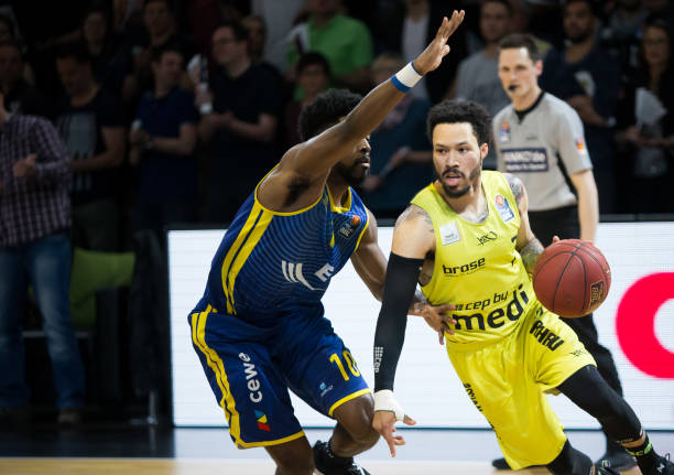 展现出强劲 展现出强劲