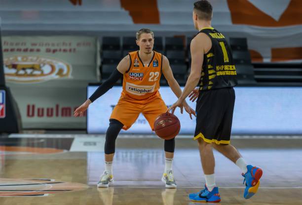 刻站了出来 刻站了出来